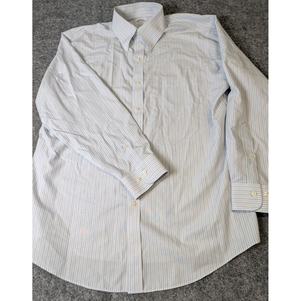 Brooks Brothers Regent Non-Iron Shirt Men' s 16 / 32-33 Lt. Blue Stripe EUC